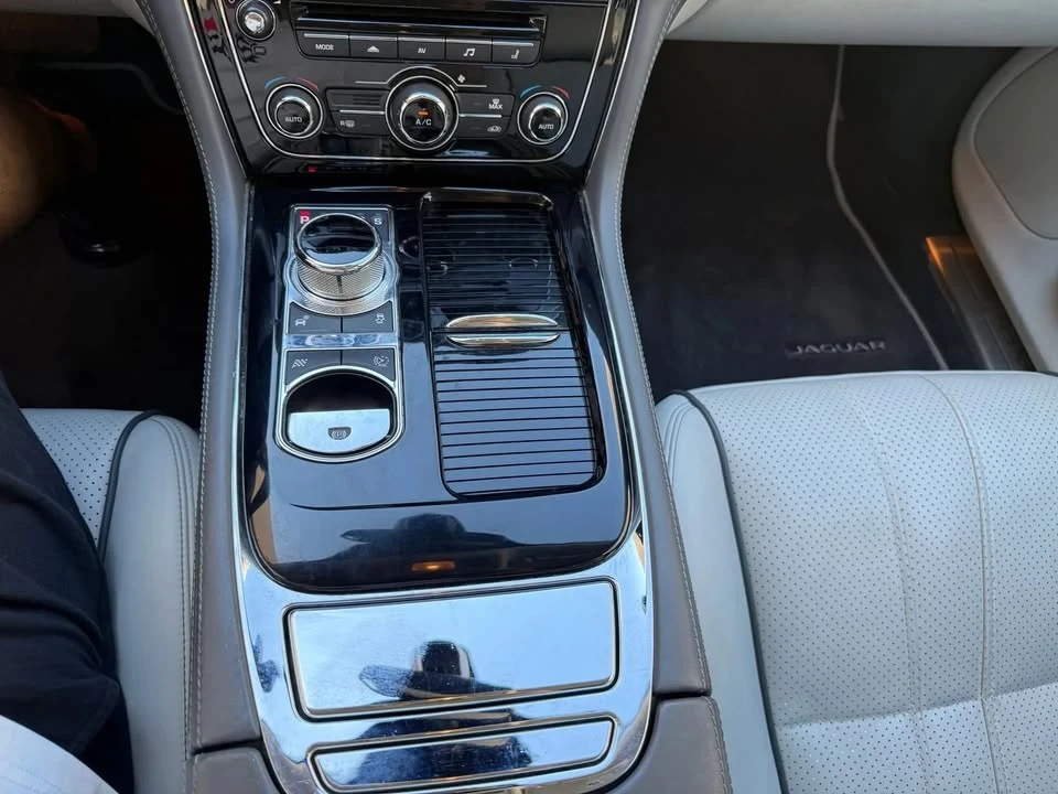 2015 Jaguar X351 XJ - Image 11 of 18