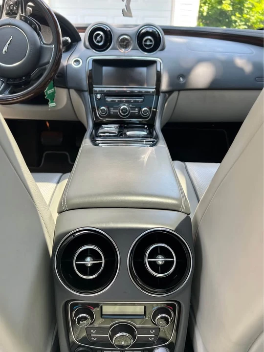 2015 Jaguar X351 XJ - Image 4 of 11