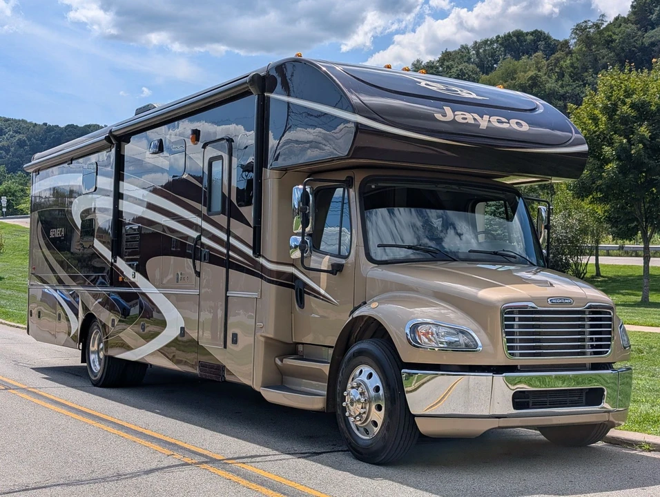 2015 Jayco - Image 4 of 31