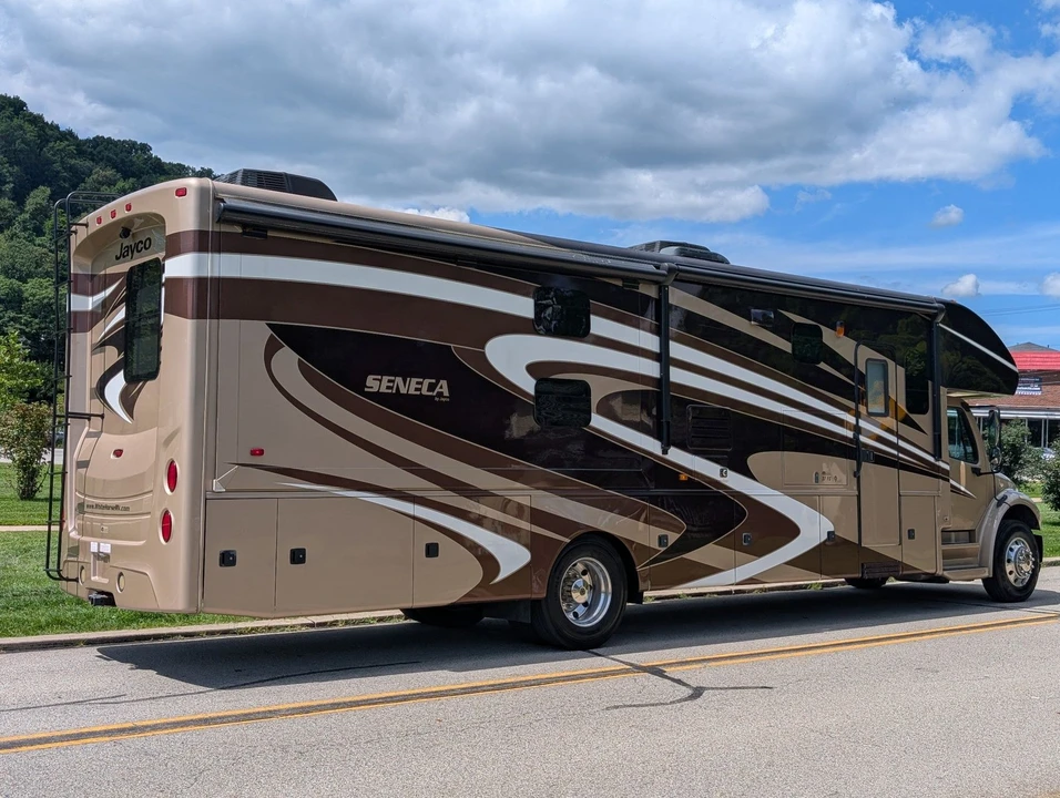 2015 Jayco - Image 19 of 31