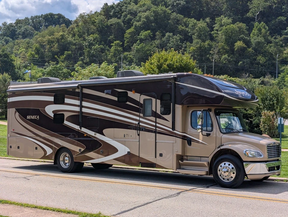 2015 Jayco - Image 10 of 31