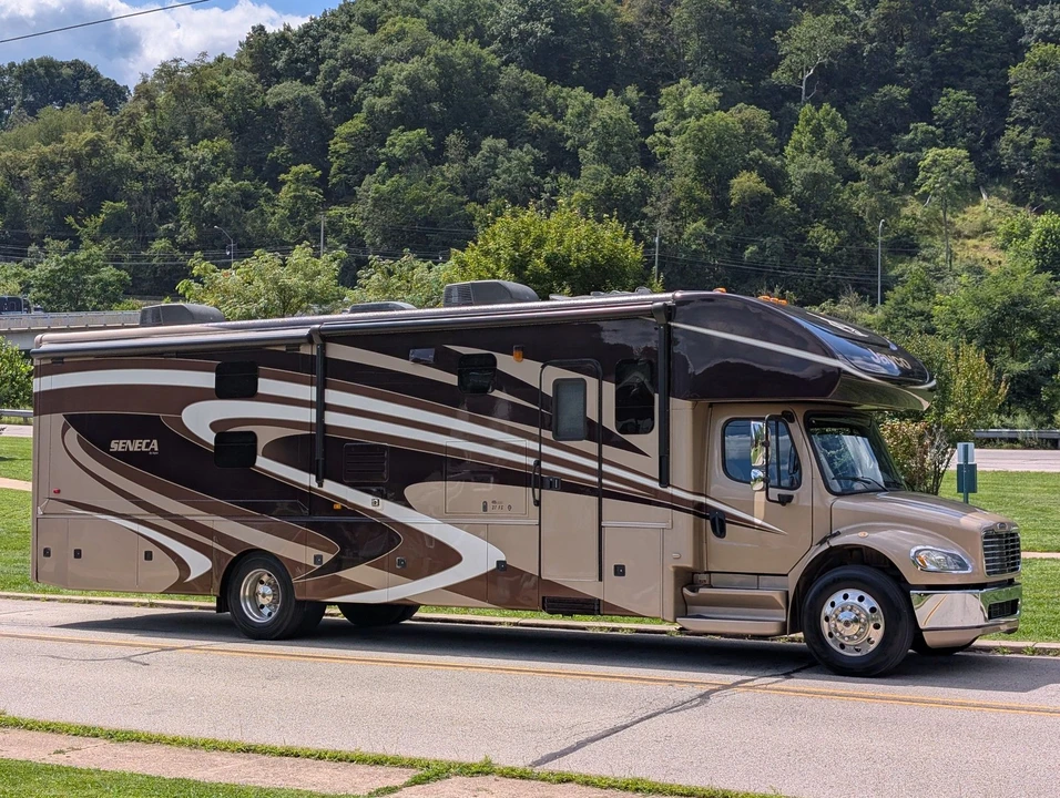 2015 Jayco - Image 13 of 31