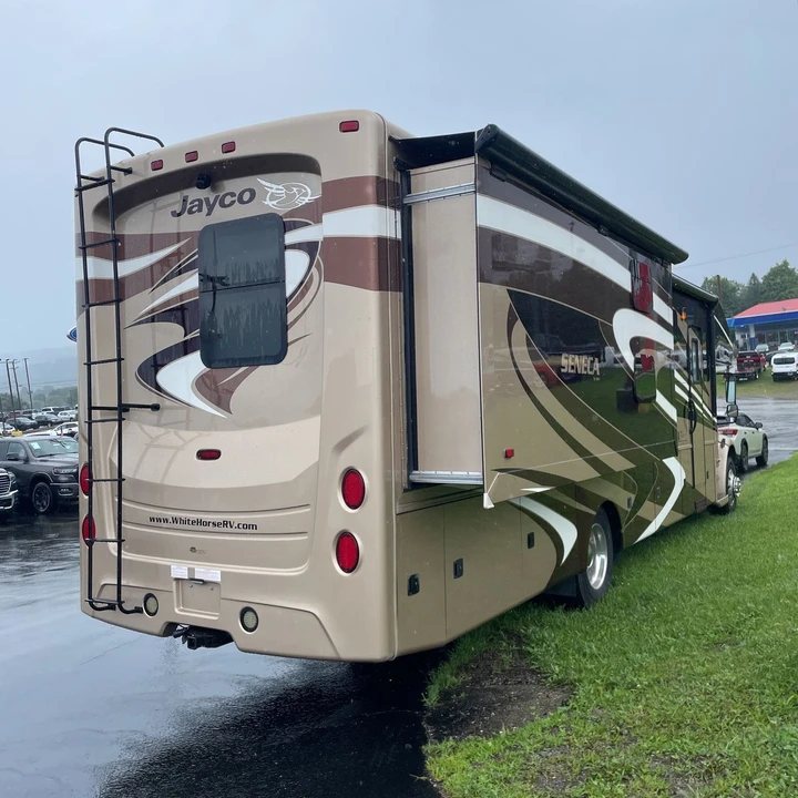 2015 Jayco - Image 21 of 31