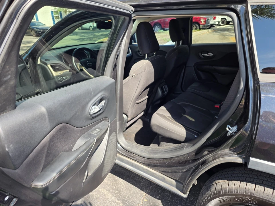 2015 Jeep KL Cherokee - Image 10 of 21