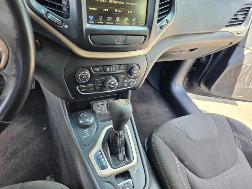 2015 Jeep KL Cherokee - Image 16 of 21