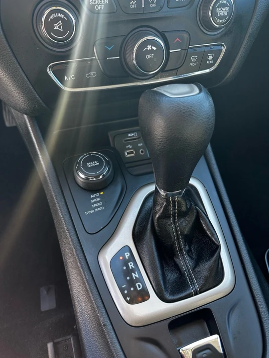 2015 Jeep KL Cherokee - Image 13 of 20