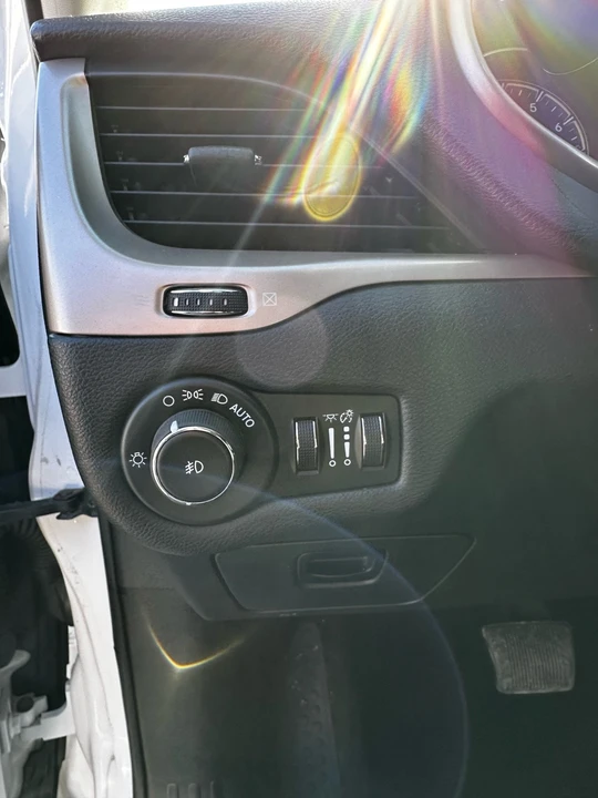 2015 Jeep KL Cherokee - Image 11 of 20