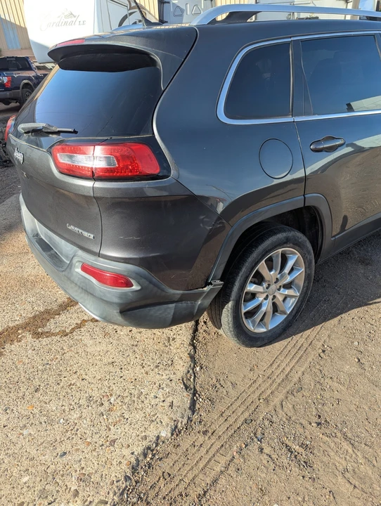 2015 Jeep KL Cherokee - Image 16 of 18