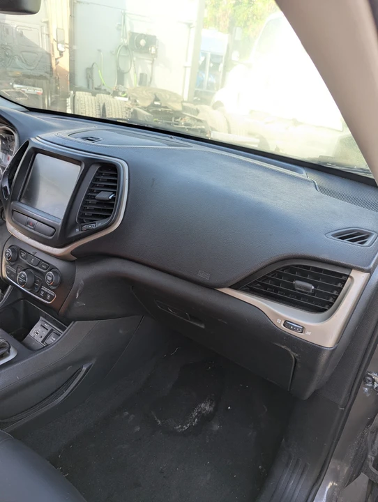 2015 Jeep KL Cherokee - Image 10 of 18