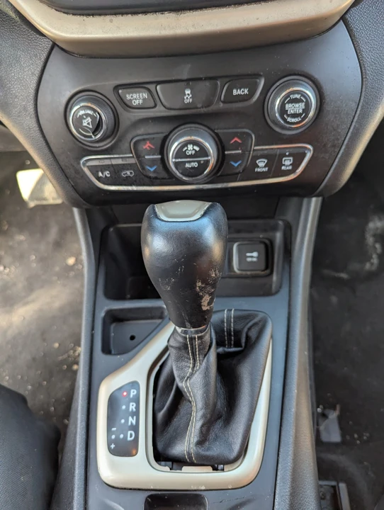 2015 Jeep KL Cherokee - Image 13 of 18