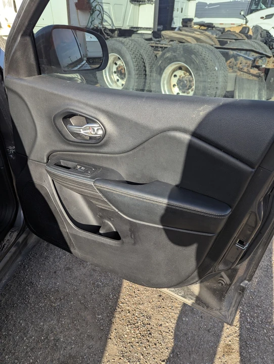 2015 Jeep KL Cherokee - Image 9 of 18