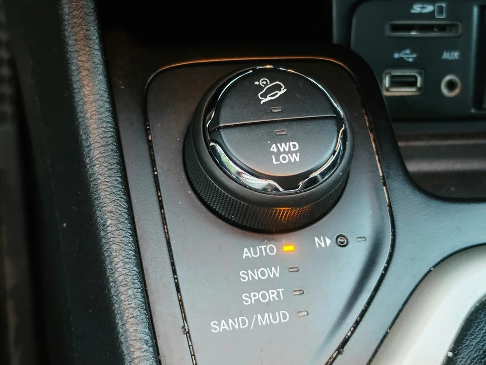 2015 Jeep KL Cherokee - Image 26 of 29