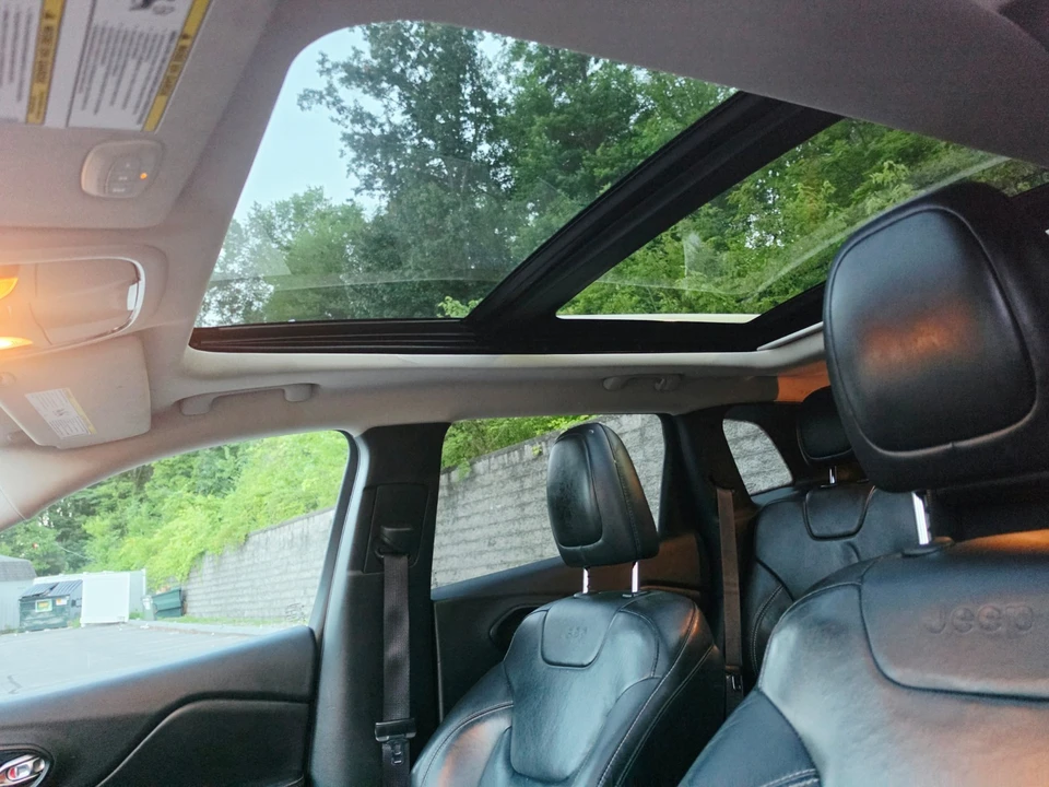 2015 Jeep KL Cherokee - Image 15 of 29