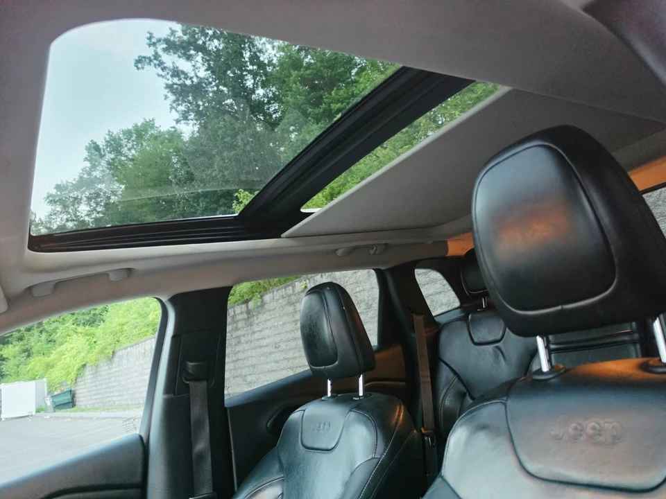 2015 Jeep KL Cherokee - Image 10 of 29