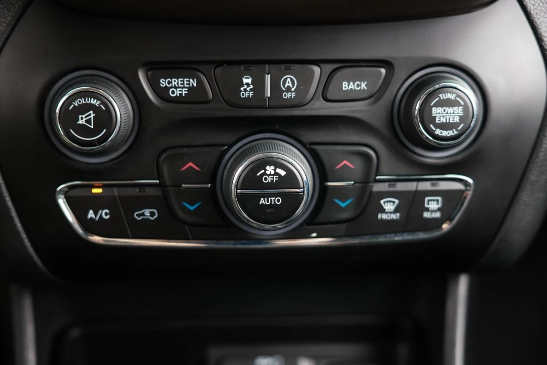 2015 Jeep KL Cherokee - Image 30 of 31