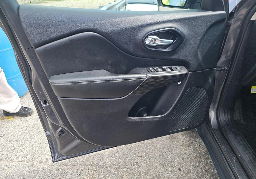 2015 Jeep KL Cherokee - Image 12 of 16