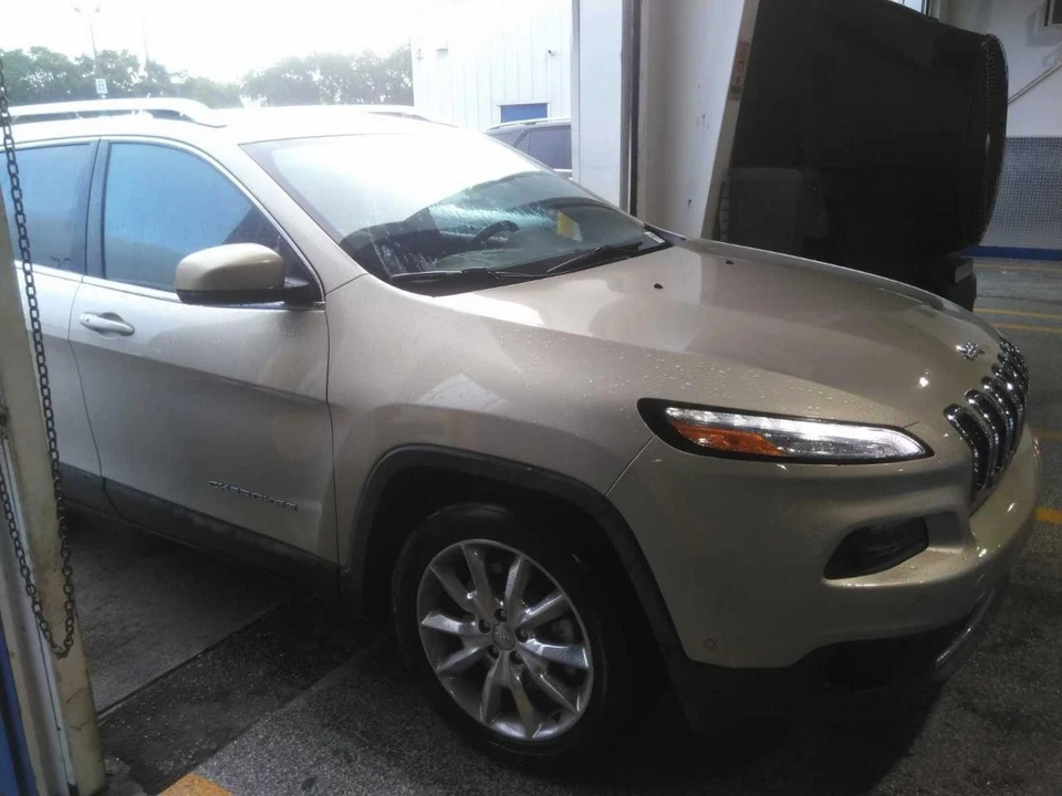 2015 Jeep KL Cherokee - Image 2 of 8
