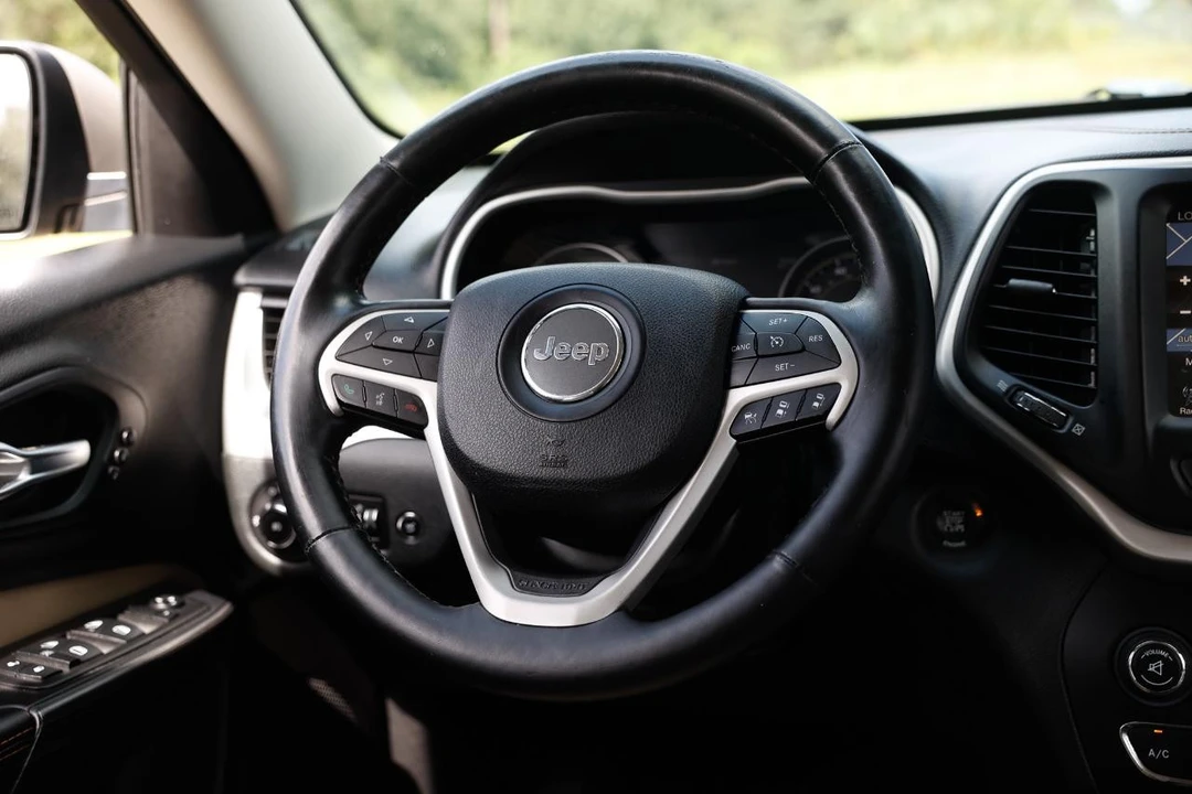 2015 Jeep KL Cherokee - Image 24 of 31