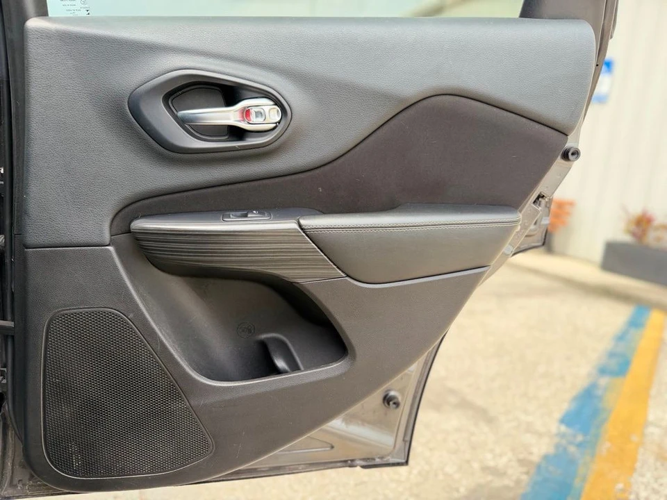 2015 Jeep KL Cherokee - Image 19 of 28
