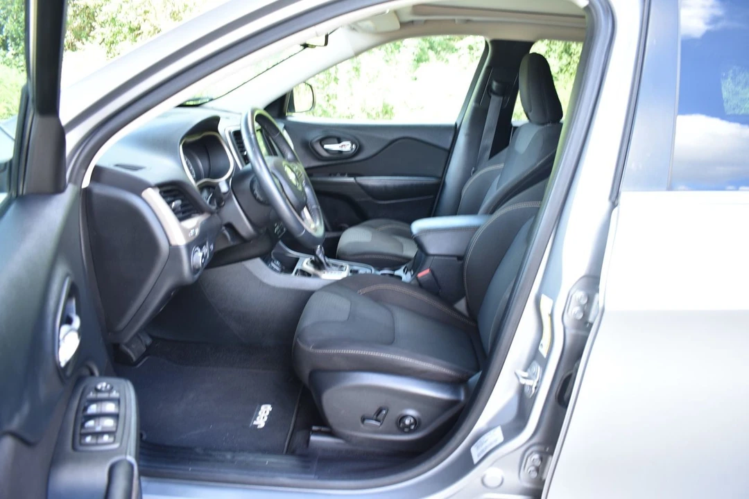 2015 Jeep KL Cherokee - Image 16 of 21