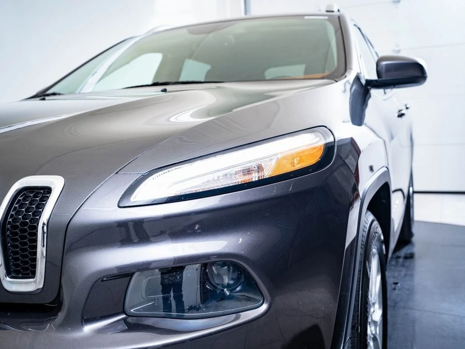 2015 Jeep KL Cherokee - Image 16 of 21