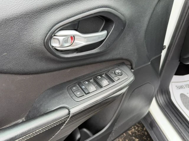 2015 Jeep KL Cherokee - Image 13 of 21