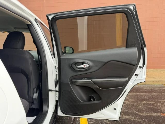 2015 Jeep KL Cherokee - Image 17 of 21
