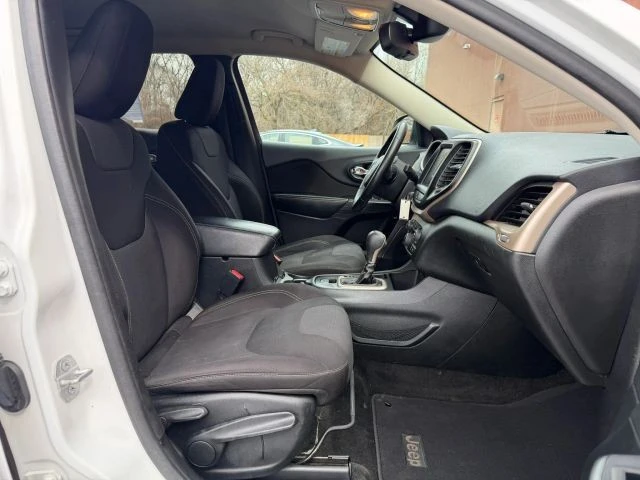 2015 Jeep KL Cherokee - Image 16 of 21
