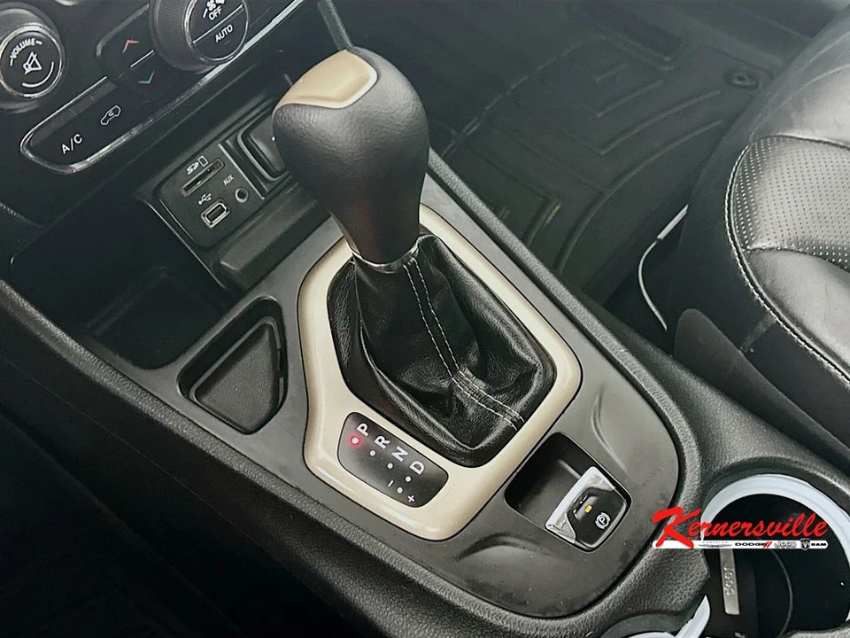 2015 Jeep KL Cherokee - Image 16 of 21