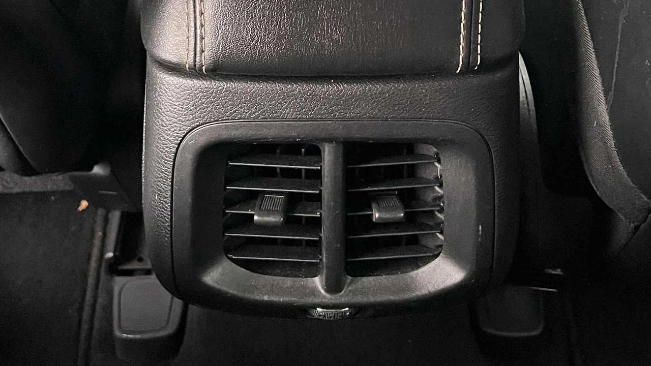 2015 Jeep KL Cherokee - Image 16 of 25