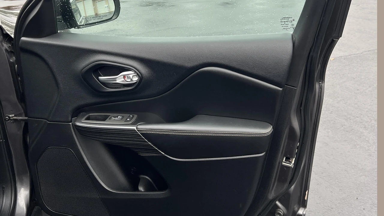 2015 Jeep KL Cherokee - Image 17 of 25