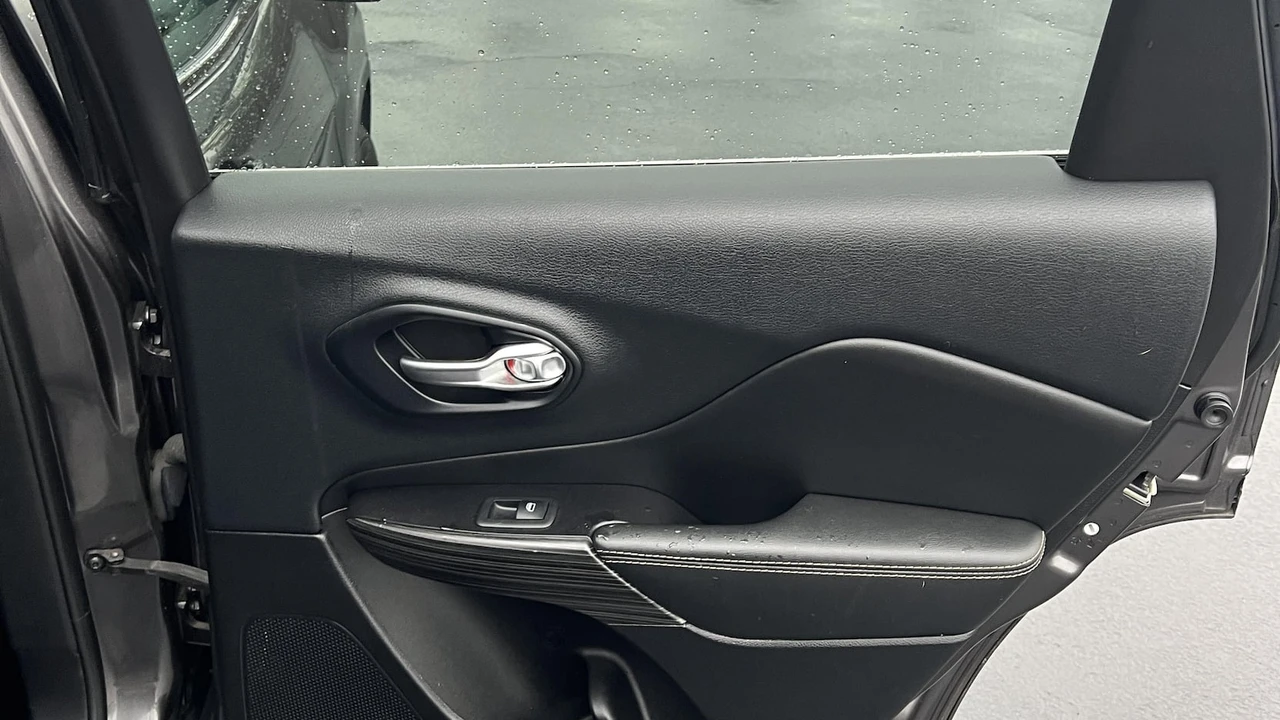 2015 Jeep KL Cherokee - Image 19 of 25