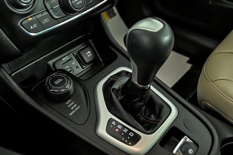2015 Jeep KL Cherokee - Image 29 of 30