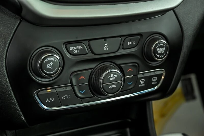 2015 Jeep KL Cherokee - Image 28 of 30