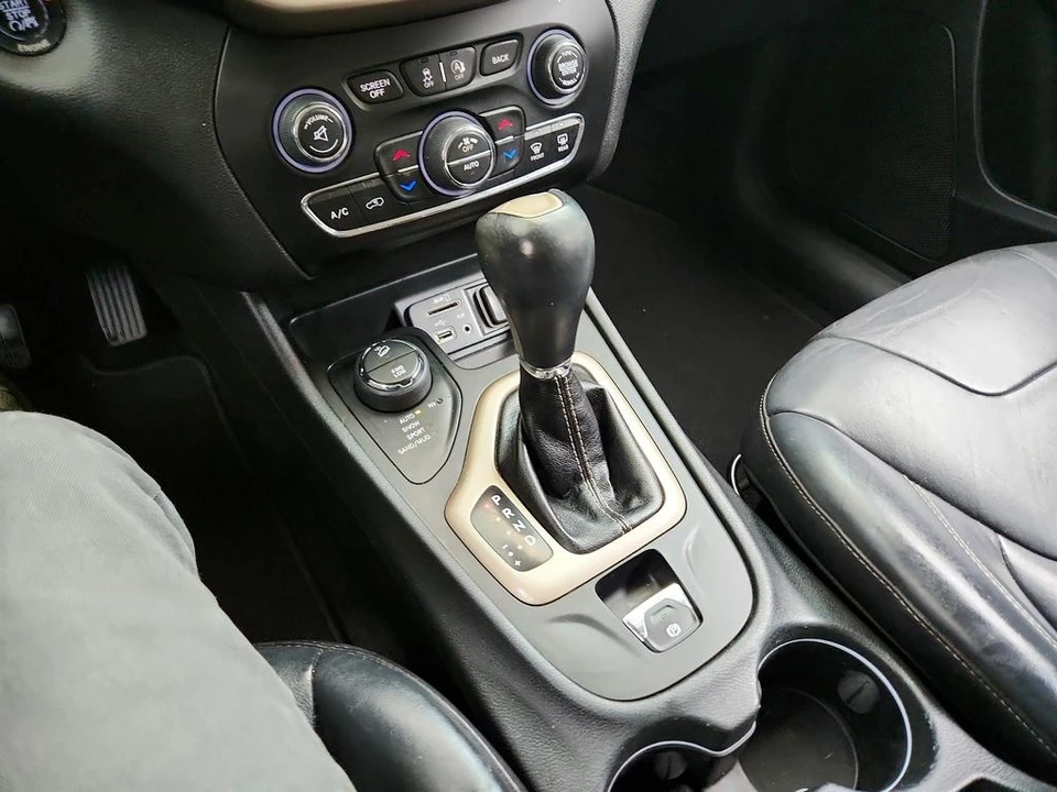 2015 Jeep KL Cherokee - Image 17 of 31