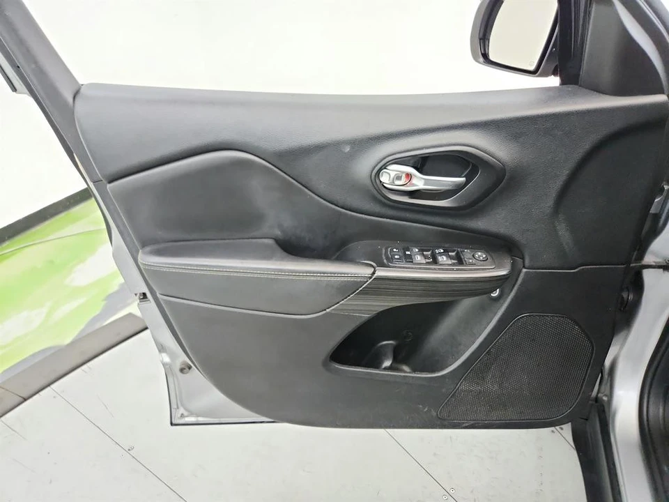 2015 Jeep KL Cherokee - Image 22 of 31