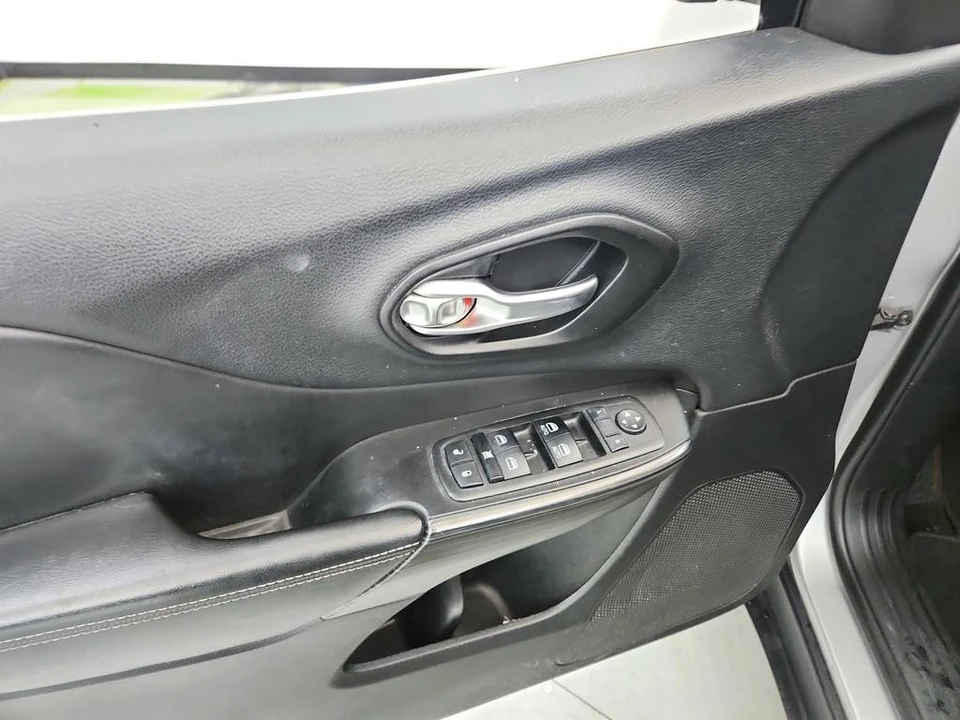 2015 Jeep KL Cherokee - Image 21 of 31