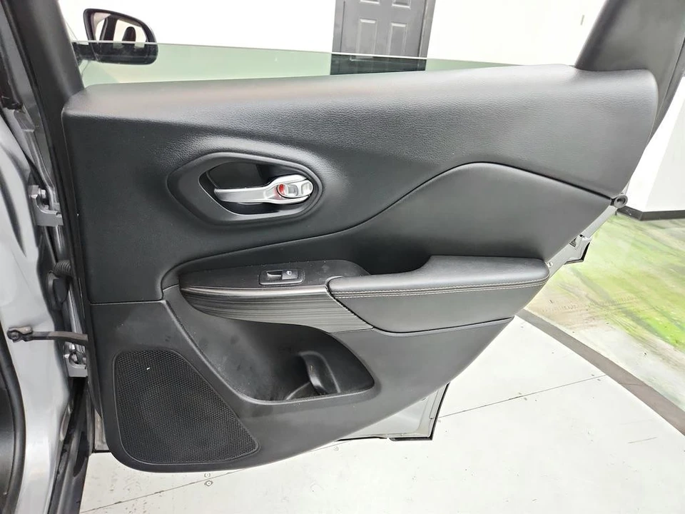 2015 Jeep KL Cherokee - Image 29 of 31