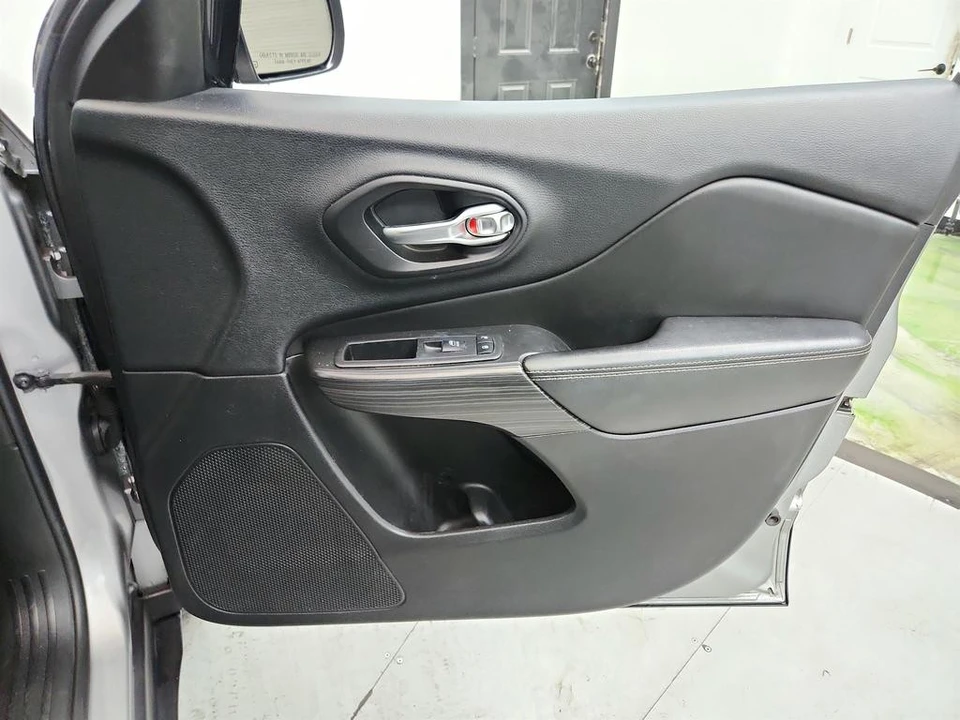 2015 Jeep KL Cherokee - Image 27 of 31