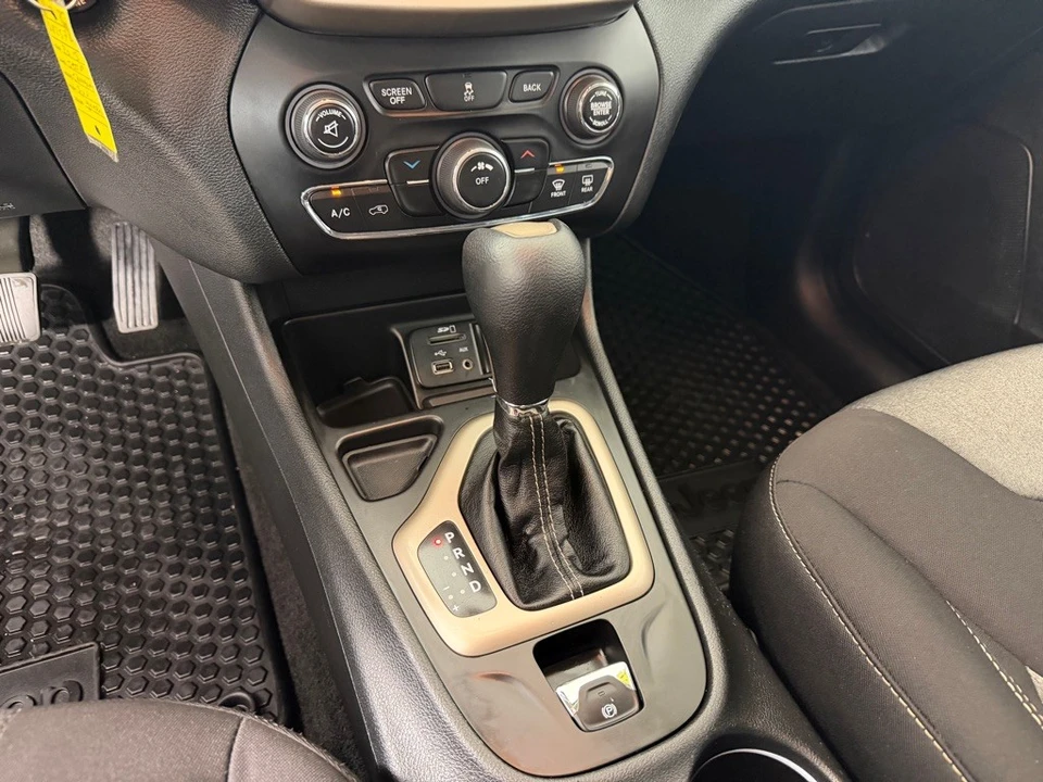 2015 Jeep KL Cherokee - Image 16 of 22