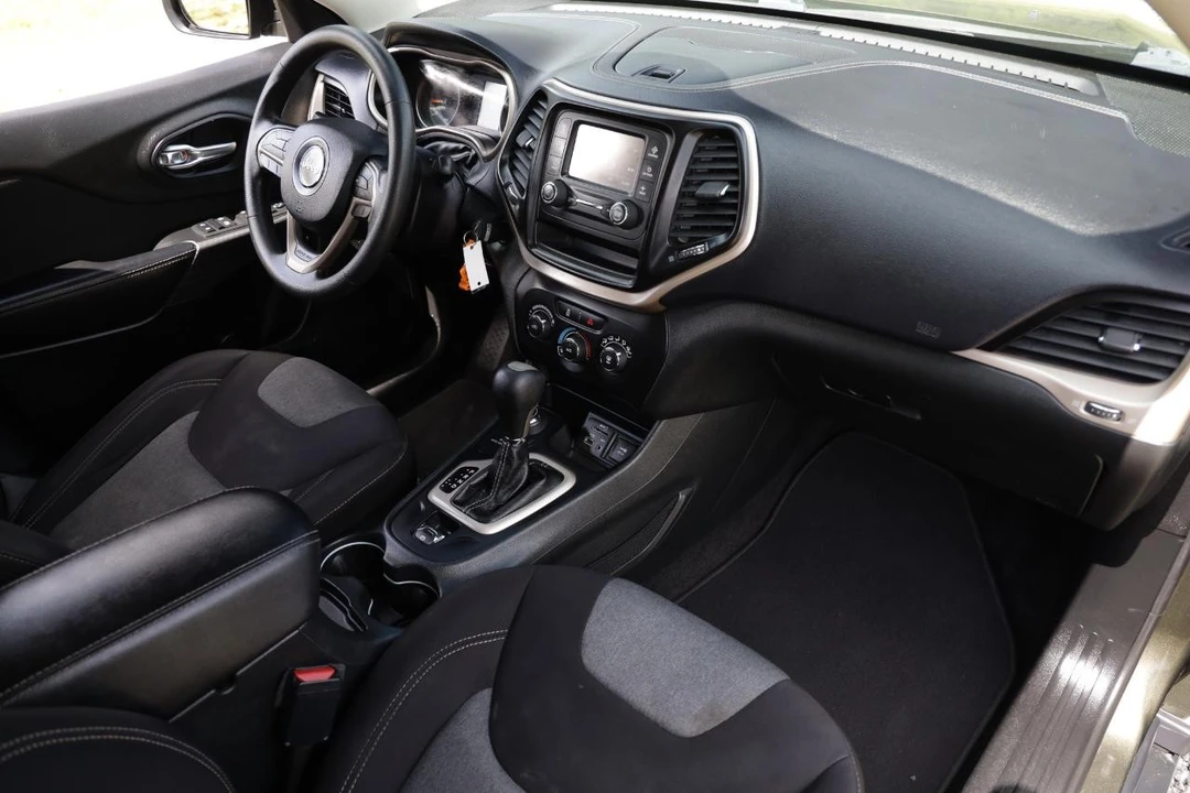 2015 Jeep KL Cherokee - Image 18 of 31