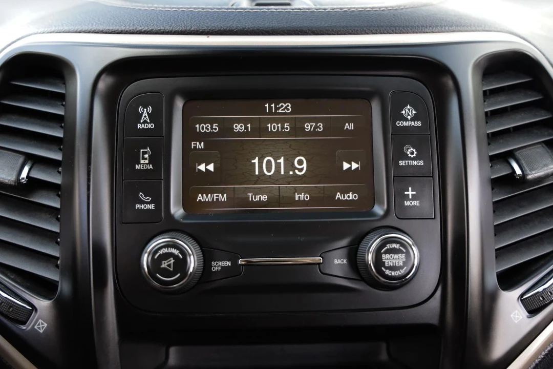 2015 Jeep KL Cherokee - Image 30 of 31