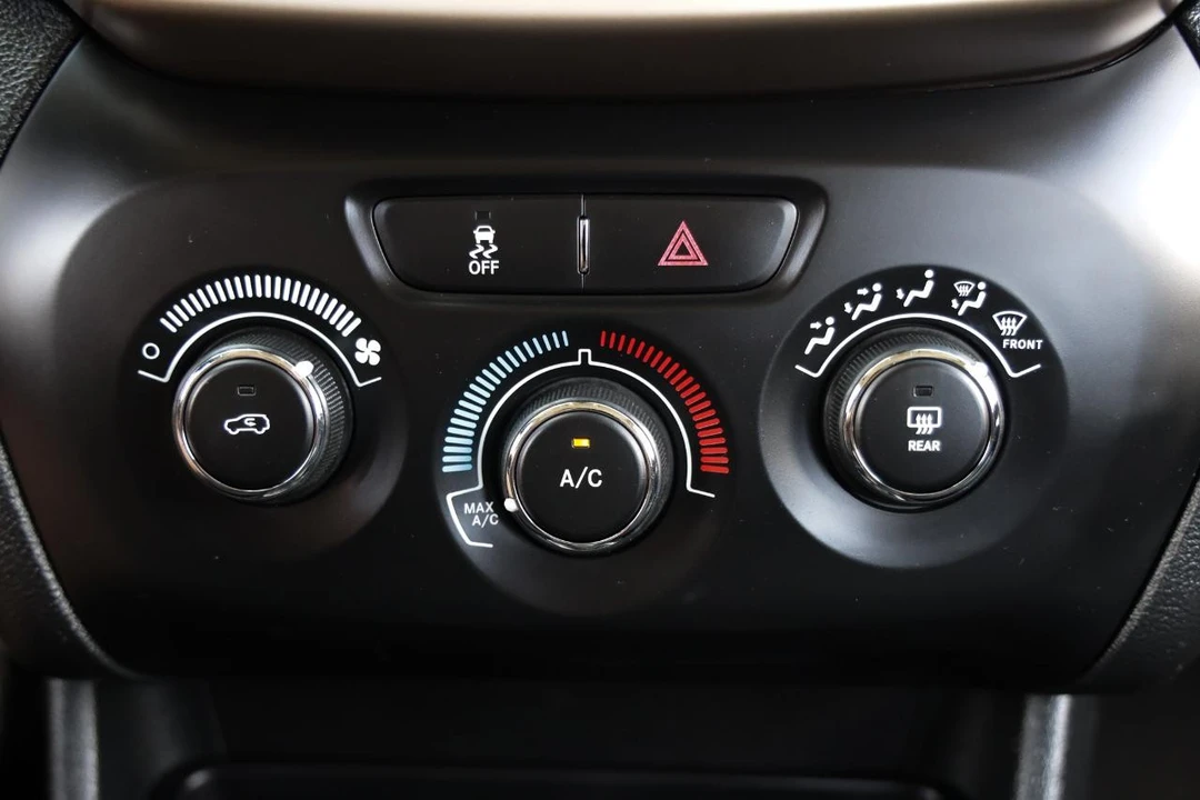 2015 Jeep KL Cherokee - Image 29 of 31