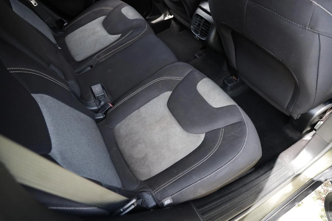 2015 Jeep KL Cherokee - Image 12 of 31