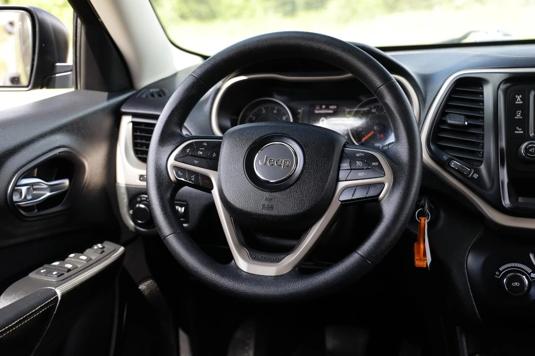 2015 Jeep KL Cherokee - Image 26 of 31