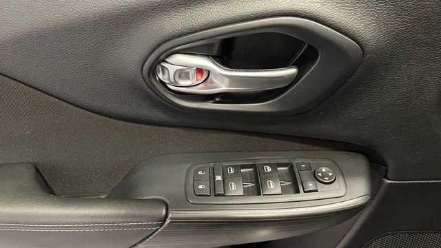 2015 Jeep KL Cherokee - Image 25 of 31