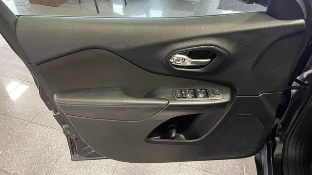 2015 Jeep KL Cherokee - Image 24 of 31