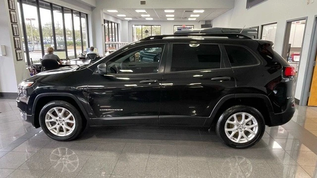 2015 Jeep KL Cherokee - Image 2 of 31