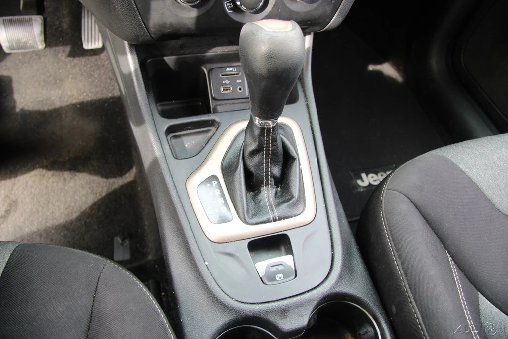2015 Jeep KL Cherokee - Image 18 of 21