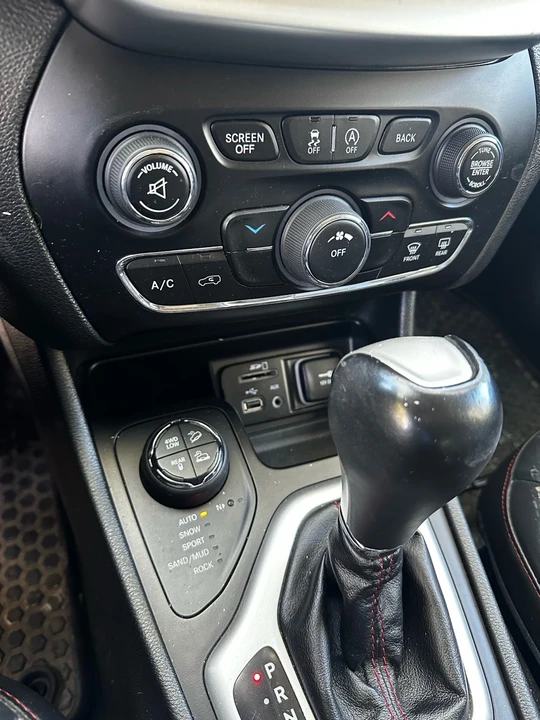 2015 Jeep KL Cherokee - Image 8 of 20
